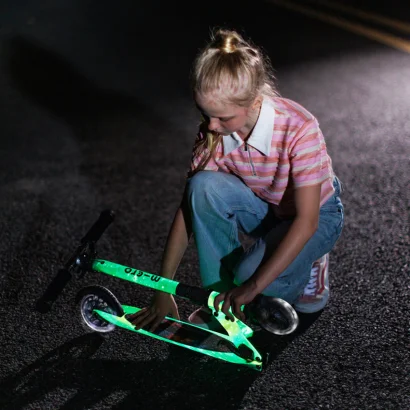 Самокат MICRO серії "Sprite Glow LED Art Collection" &ndash; КОСМОС (до 100 кг (kg), двоколісний, світло)