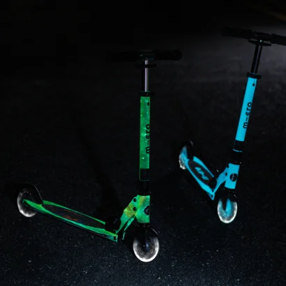 Самокат MICRO серії "Sprite Glow LED Art Collection" &ndash; КОСМОС (до 100 кг (kg), двоколісний, світло)